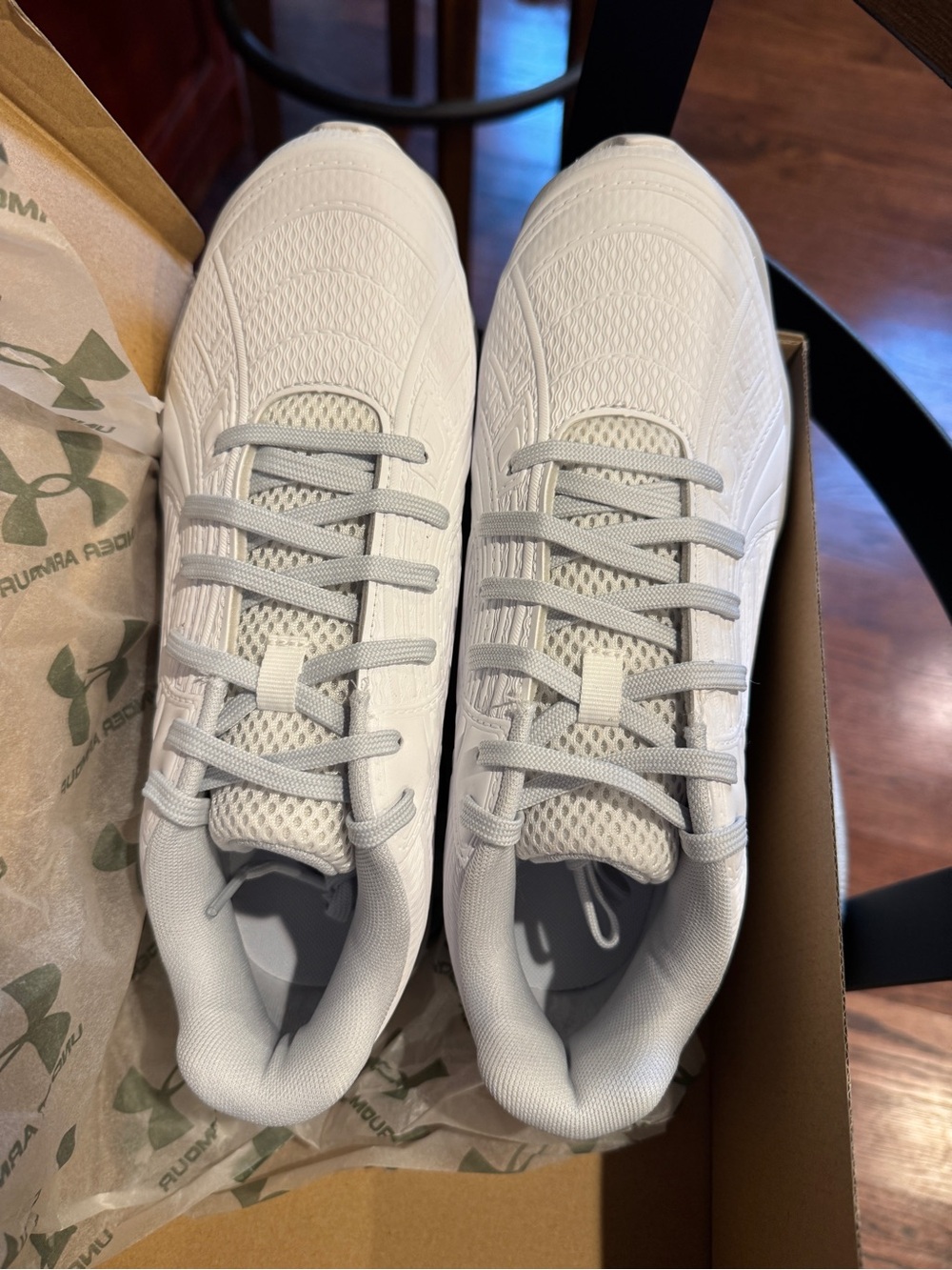 Under Armour White & Black Womens Glide Run outdoor Sneakers — Size 8.5
